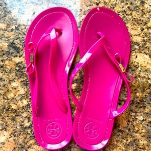pink flip flops- tory burch